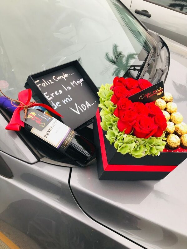 Caja Con Rosas y Chocolates